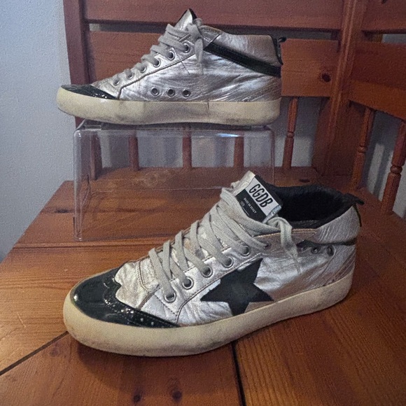 Golden Goose Metallic Silver Sneakers with Black Star - Picture 1 of 5